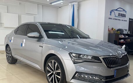Skoda Superb III рестайлинг, 2021 год, 2 400 000 рублей, 3 фотография