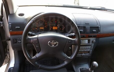 Toyota Avensis III рестайлинг, 2006 год, 780 000 рублей, 4 фотография