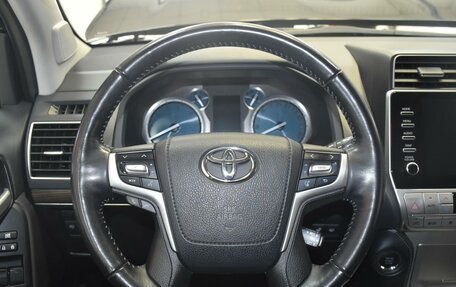 Toyota Land Cruiser Prado 150 рестайлинг 2, 2021 год, 7 599 000 рублей, 12 фотография