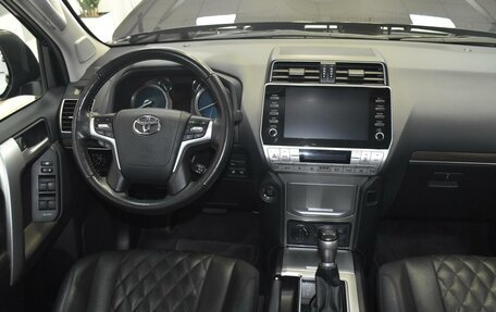 Toyota Land Cruiser Prado 150 рестайлинг 2, 2021 год, 7 599 000 рублей, 11 фотография