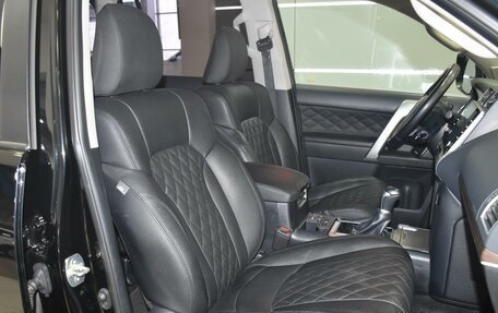 Toyota Land Cruiser Prado 150 рестайлинг 2, 2021 год, 7 599 000 рублей, 7 фотография