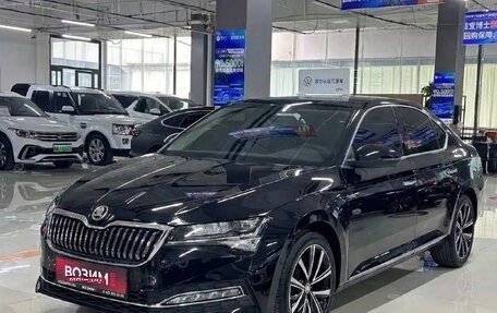 Skoda Superb III рестайлинг, 2022 год, 2 234 000 рублей, 1 фотография