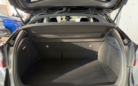 Toyota C-HR I рестайлинг, 2018 год, 2 129 000 рублей, 19 фотография