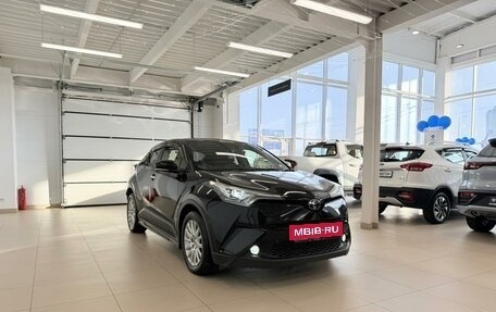 Toyota C-HR I рестайлинг, 2018 год, 2 129 000 рублей, 8 фотография