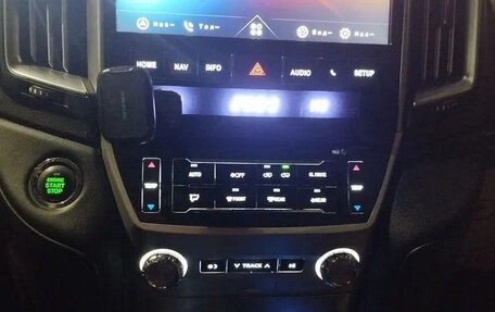 Toyota Land Cruiser 200, 2013 год, 3 390 000 рублей, 10 фотография