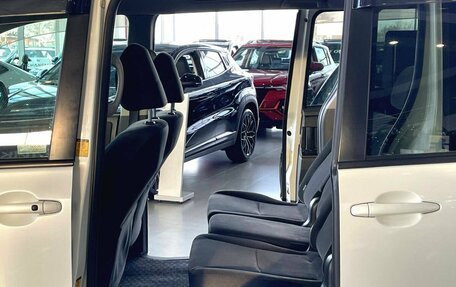 Toyota Voxy II, 2009 год, 1 300 000 рублей, 9 фотография