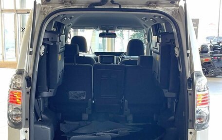 Toyota Voxy II, 2009 год, 1 300 000 рублей, 7 фотография