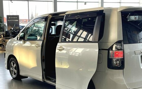 Toyota Voxy II, 2009 год, 1 300 000 рублей, 8 фотография