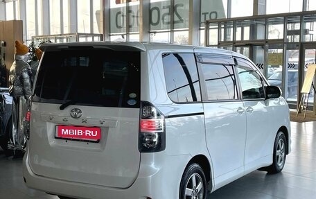 Toyota Voxy II, 2009 год, 1 300 000 рублей, 4 фотография