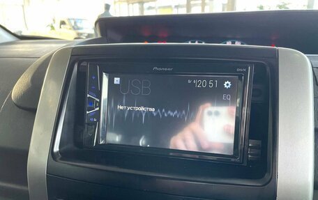 Toyota Voxy II, 2009 год, 1 300 000 рублей, 19 фотография