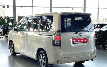 Toyota Voxy II, 2009 год, 1 300 000 рублей, 6 фотография