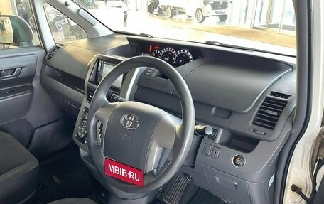 Toyota Voxy II, 2009 год, 1 300 000 рублей, 15 фотография