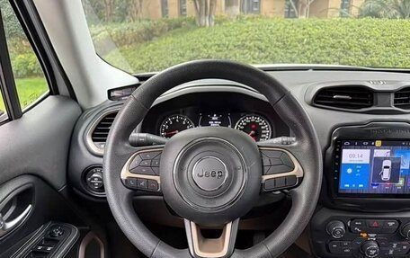 Jeep Renegade I рестайлинг, 2018 год, 1 400 000 рублей, 12 фотография