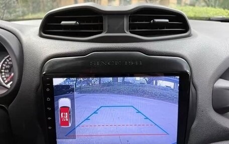 Jeep Renegade I рестайлинг, 2018 год, 1 400 000 рублей, 10 фотография