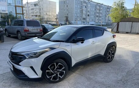 Toyota C-HR I рестайлинг, 2018 год, 2 000 000 рублей, 2 фотография
