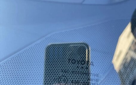 Toyota C-HR I рестайлинг, 2018 год, 2 000 000 рублей, 13 фотография