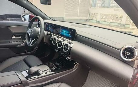 Mercedes-Benz A-Класс, 2021 год, 1 960 000 рублей, 10 фотография