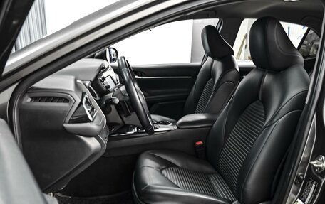 Toyota Camry, 2018 год, 2 380 000 рублей, 10 фотография