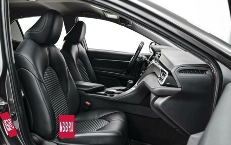 Toyota Camry, 2018 год, 2 380 000 рублей, 8 фотография