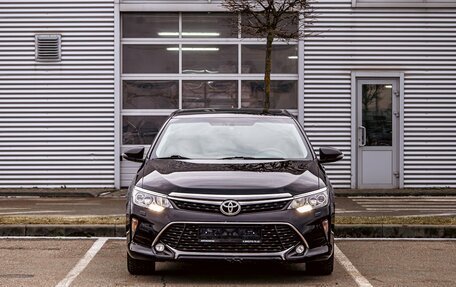 Toyota Camry, 2017 год, 1 795 000 рублей, 2 фотография