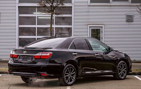 Toyota Camry, 2017 год, 1 795 000 рублей, 6 фотография