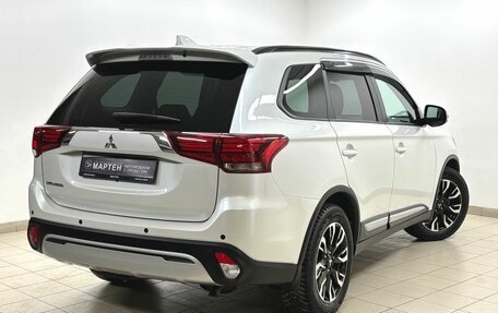 Mitsubishi Outlander III рестайлинг 3, 2022 год, 3 149 000 рублей, 4 фотография