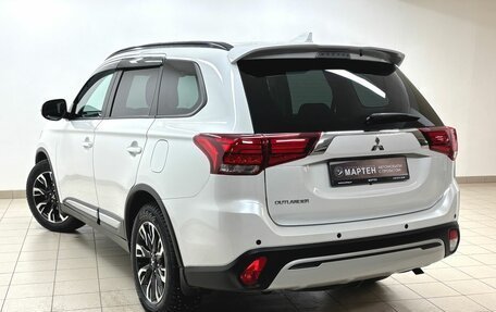 Mitsubishi Outlander III рестайлинг 3, 2022 год, 3 149 000 рублей, 6 фотография