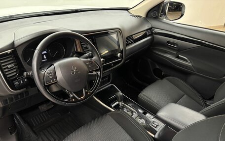 Mitsubishi Outlander III рестайлинг 3, 2022 год, 3 149 000 рублей, 11 фотография