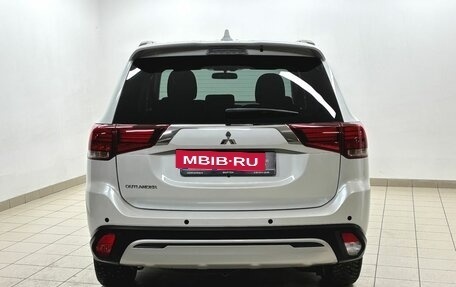 Mitsubishi Outlander III рестайлинг 3, 2022 год, 3 149 000 рублей, 5 фотография