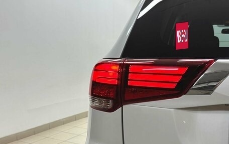 Mitsubishi Outlander III рестайлинг 3, 2022 год, 3 149 000 рублей, 10 фотография