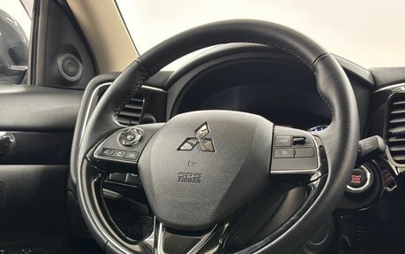 Mitsubishi Outlander III рестайлинг 3, 2022 год, 3 149 000 рублей, 18 фотография