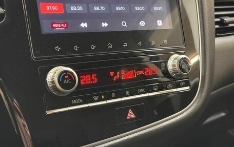 Mitsubishi Outlander III рестайлинг 3, 2022 год, 3 149 000 рублей, 15 фотография