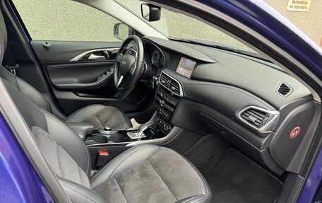 Infiniti Q30, 2017 год, 2 700 000 рублей, 14 фотография