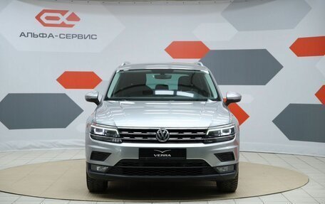 Volkswagen Tiguan II, 2018 год, 2 490 000 рублей, 2 фотография