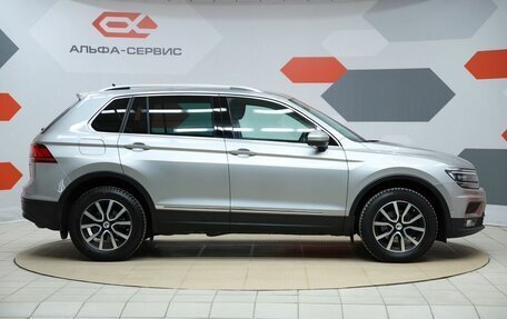 Volkswagen Tiguan II, 2018 год, 2 490 000 рублей, 3 фотография