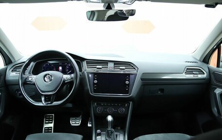 Volkswagen Tiguan II, 2018 год, 2 490 000 рублей, 10 фотография