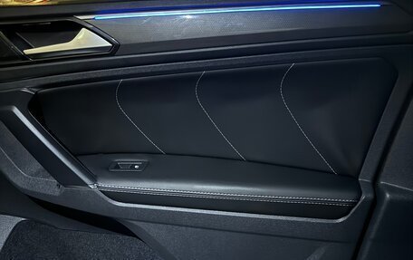 Volkswagen Tiguan II, 2018 год, 2 400 000 рублей, 13 фотография