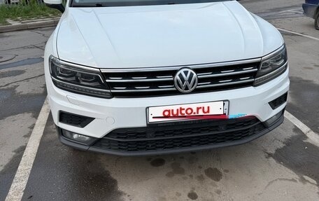 Volkswagen Tiguan II, 2018 год, 2 400 000 рублей, 3 фотография