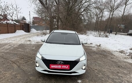 Hyundai Solaris II рестайлинг, 2021 год, 1 370 000 рублей, 1 фотография