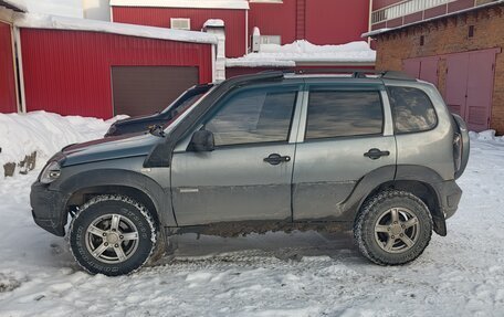 Chevrolet Niva I рестайлинг, 2010 год, 410 000 рублей, 3 фотография