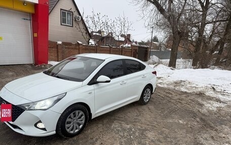 Hyundai Solaris II рестайлинг, 2021 год, 1 370 000 рублей, 3 фотография