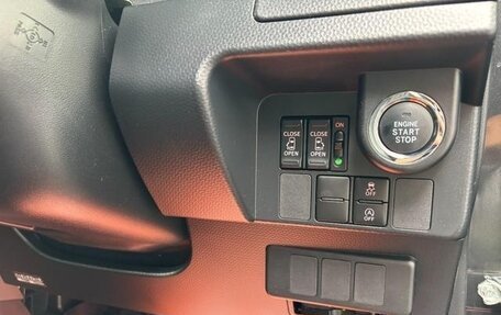 Toyota Roomy I, 2018 год, 600 000 рублей, 10 фотография