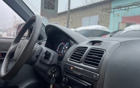 Hyundai Accent II, 2004 год, 320 000 рублей, 11 фотография