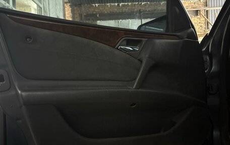 Mercedes-Benz E-Класс, 1998 год, 300 000 рублей, 21 фотография