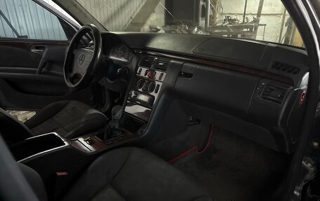 Mercedes-Benz E-Класс, 1998 год, 300 000 рублей, 23 фотография