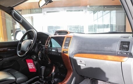 Toyota Land Cruiser Prado 120 рестайлинг, 2005 год, 2 198 000 рублей, 17 фотография