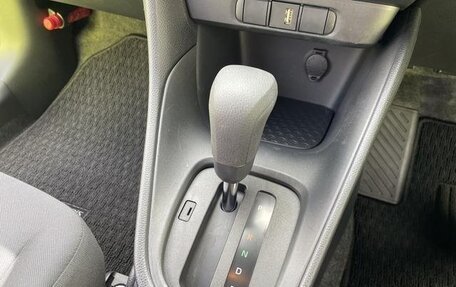 Toyota Yaris, 2020 год, 820 000 рублей, 15 фотография