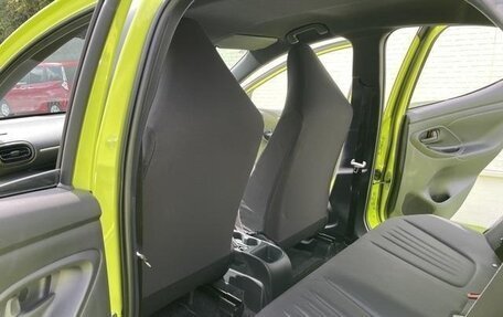 Toyota Yaris, 2020 год, 820 000 рублей, 24 фотография