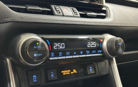 Toyota RAV4, 2021 год, 4 180 000 рублей, 15 фотография