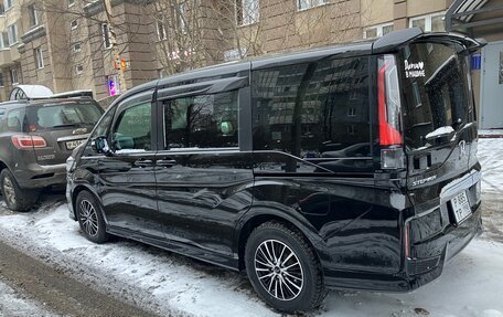 Honda Stepwgn IV, 2017 год, 2 150 000 рублей, 3 фотография